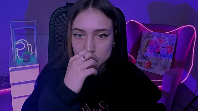 Snapshot of olivianorton chatting on 11, 10, 2025 olivianorton online show from 11, 10, 2025