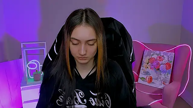 Snapshot of olivianorton chatting on 16, 10, 2025 olivianorton online show from 16, 10, 2025