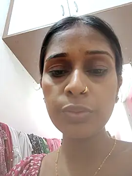 Snapshot of hotshreya69 chatting on 28, 10, 2025 hotshreya69 online show from 28, 10, 2025