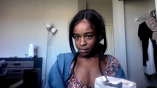 Marlowlovee online show from 13, 10, 2025