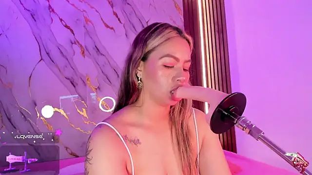 Lunagiirl online show from 11, 9, 2025