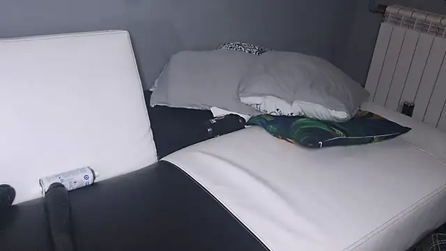 Snapshot of slavic_boy_39 chatting on 23, 11, 2025 slavic boy 39 online show from 23, 11, 2025