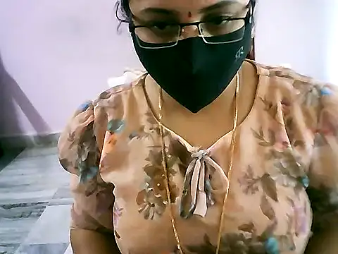 Snapshot of jannu6482 chatting on 5, 10, 2025 jannu6482 online show from 5, 10, 2025