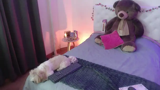 Snapshot of kylie444_ chatting on 30, 10, 2025 kylie444  online show from 30, 10, 2025