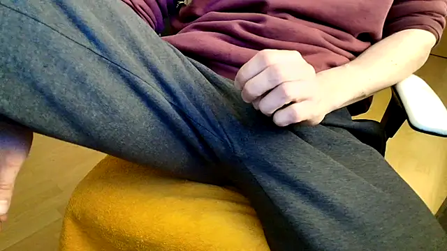 Breezydicksn online show from 9, 4, 2026