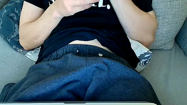 Snapshot of Breezydicksn chatting on 20, 5, 2026 Breezydicksn online show from 20, 5, 2026