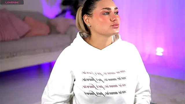 KayaAzur online show from 4, 12, 2025