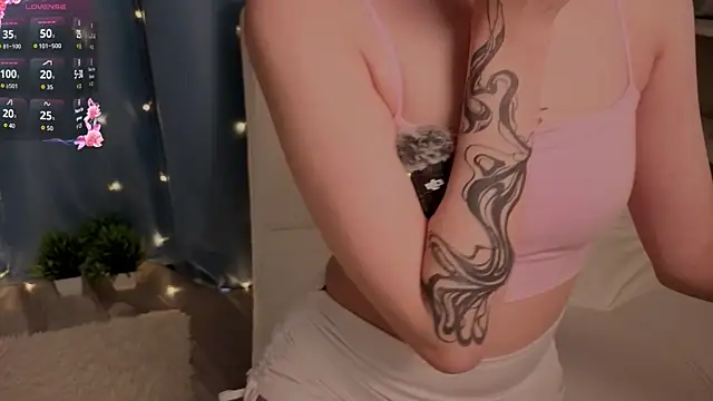 Snapshot of Winaria chatting on 25, 10, 2025 Winaria online show from 25, 10, 2025