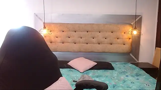 Montserrat Jay online show from 3, 12, 2025