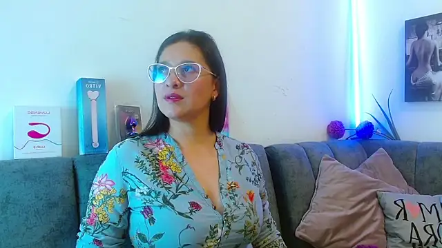 Alana steel 1 online show from 27, 3, 2026