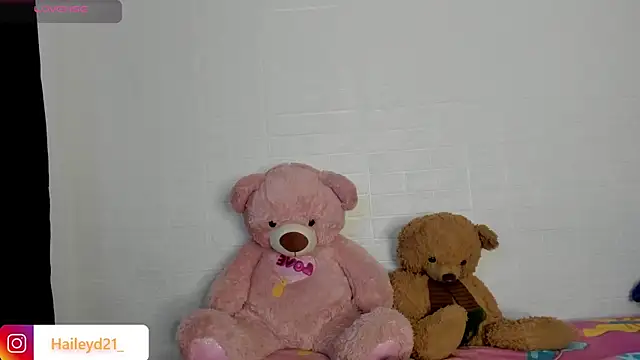 Snapshot of HaileyDuke chatting on 6, 4, 2026 HaileyDuke online show from 6, 4, 2026