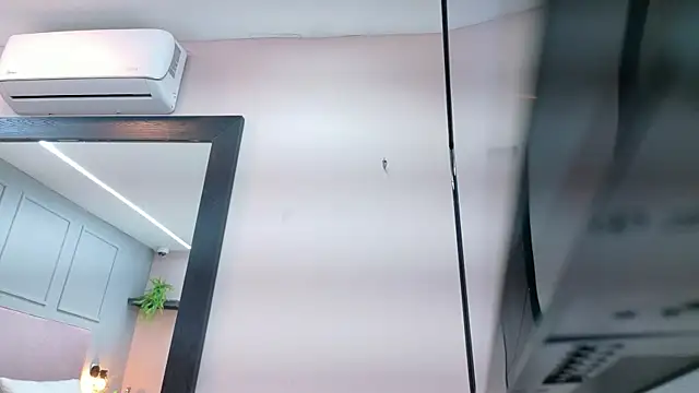 Camila Hill  online show from 15, 1, 2026