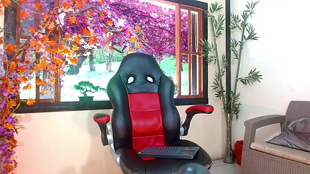 Juliette Miel online show from 10, 10, 2025