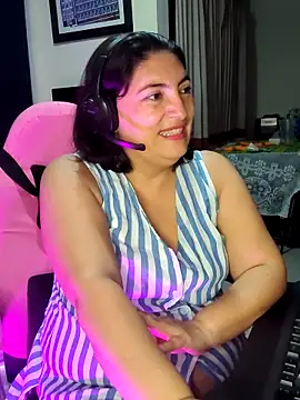 Snapshot of lina_maria99 chatting on 5, 10, 2025 lina maria99 online show from 5, 10, 2025