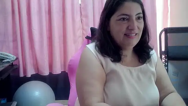 Snapshot of lina_maria99 chatting on 2, 6, 2026 lina maria99 online show from 2, 6, 2026
