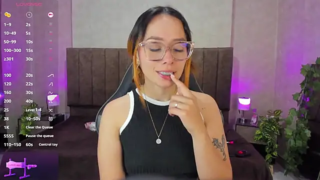 LanaMills  online show from 14, 9, 2025