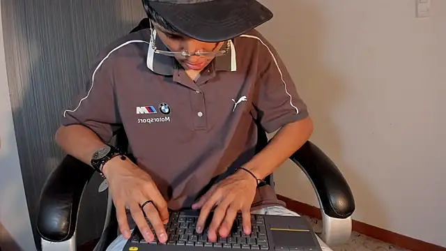 Snapshot of Daddy_Darcks chatting on 18, 10, 2025 Daddy Darcks online show from 18, 10, 2025