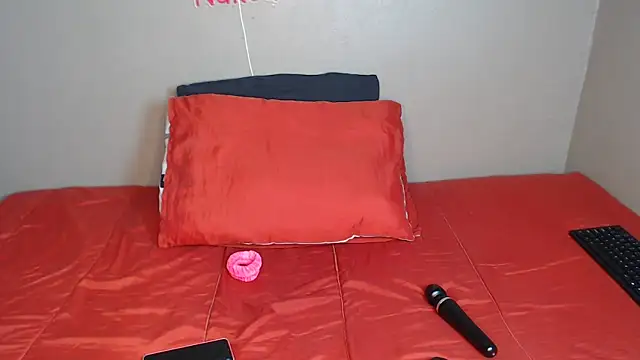 Lunalee online show from 10, 11, 2025