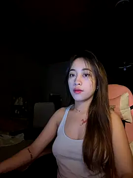 Yummiiieee28 online show from 5, 11, 2025