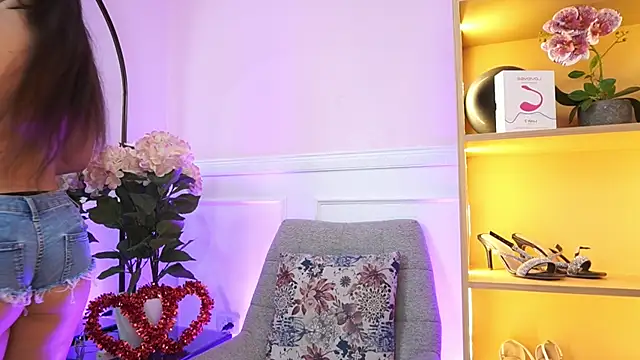 MilaCrave online show from 16, 2, 2026