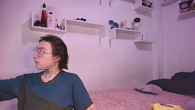 Snapshot of annyharriis chatting on 18, 11, 2025 annyharriis online show from 18, 11, 2025