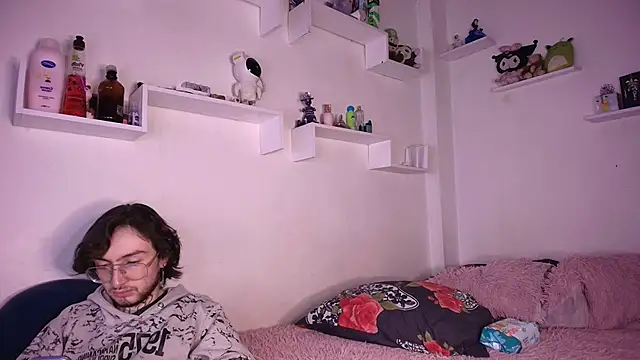 Snapshot of annyharriis chatting on 17, 12, 2025 annyharriis online show from 17, 12, 2025