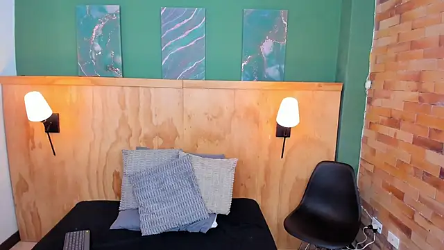 halleylorens online show from 15, 9, 2025