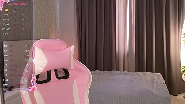 Snapshot of HeyMonkey_ chatting on 3, 11, 2025 HeyMonkey online show from 3, 11, 2025