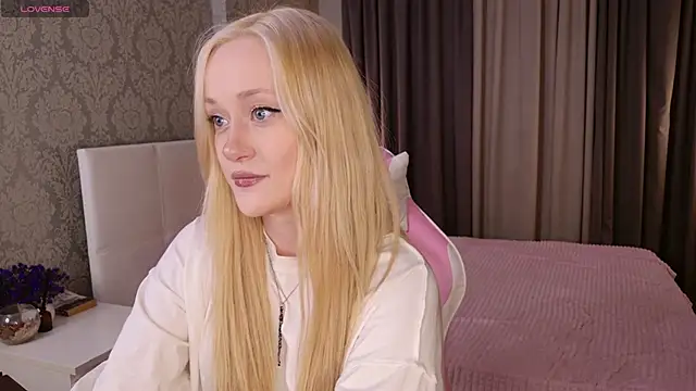 Snapshot of HeyMonkey_ chatting on 3, 2, 2026 HeyMonkey online show from 3, 2, 2026