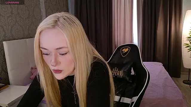 Snapshot of HeyMonkey_ chatting on 11, 2, 2026 HeyMonkey online show from 11, 2, 2026