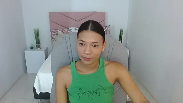 SarayVega  online show from 13, 9, 2025