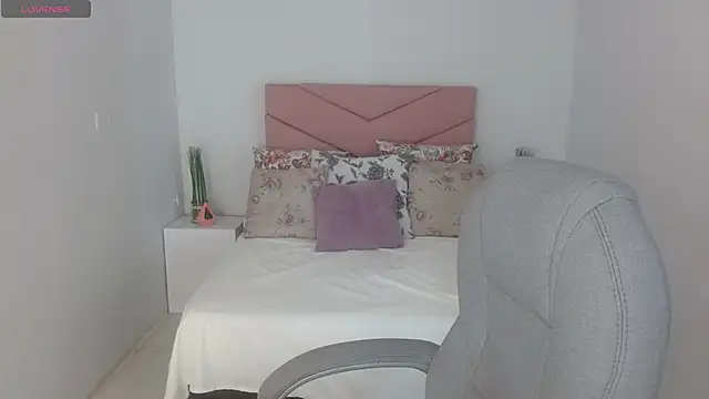 SarayVega  online show from 17, 10, 2025