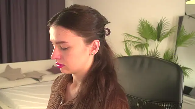 Olivia Farrell online show from 15, 11, 2025