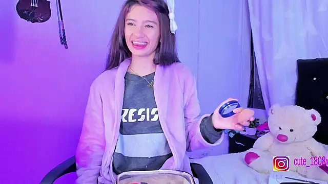 Snapshot of Sofiia_cute_ chatting on 20, 10, 2025 Sofiia cute  online show from 20, 10, 2025