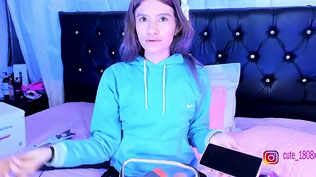 Snapshot of Sofiia_cute_ chatting on 31, 10, 2025 Sofiia cute  online show from 31, 10, 2025