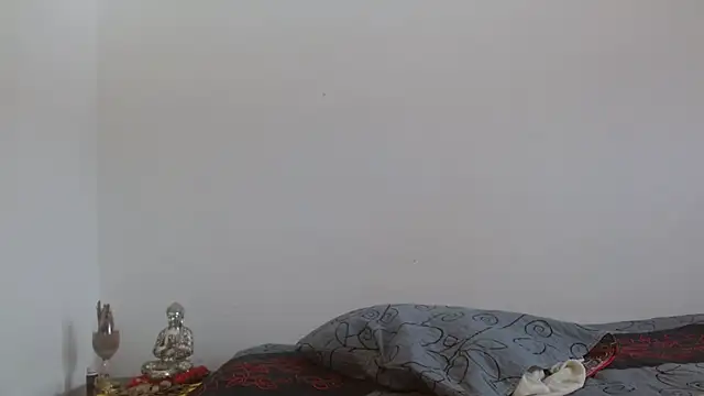 naiaratobon   online show from 25, 3, 2026