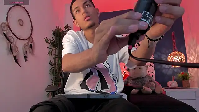 Adonis WB online show from 3, 10, 2025