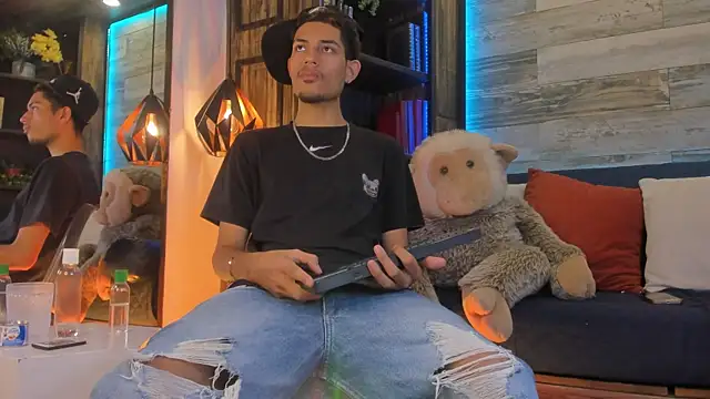 Adonis WB online show from 18, 11, 2025