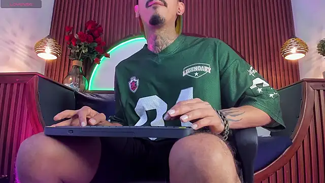 Snapshot of Donovan_Desmond chatting on 10, 1, 2026 Donovan Desmond online show from 10, 1, 2026