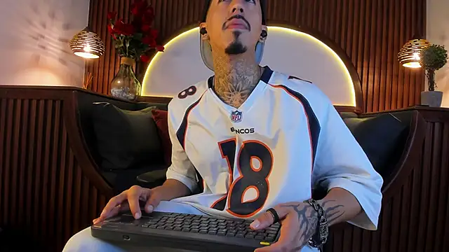 Snapshot of Donovan_Desmond chatting on 17, 1, 2026 Donovan Desmond online show from 17, 1, 2026