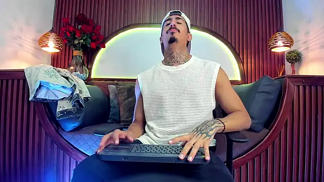 Snapshot of Donovan_Desmond chatting on 3, 2, 2026 Donovan Desmond online show from 3, 2, 2026