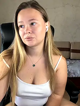 Snapshot of CaramelleSugar_ chatting on 8, 10, 2025 CaramelleSugar online show from 8, 10, 2025