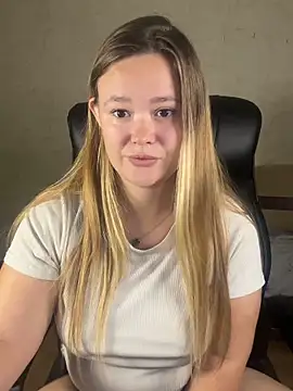 Snapshot of CaramelleSugar_ chatting on 12, 10, 2025 CaramelleSugar online show from 12, 10, 2025