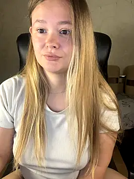 Snapshot of CaramelleSugar_ chatting on 17, 10, 2025 CaramelleSugar online show from 17, 10, 2025