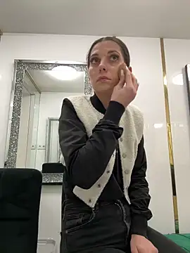 EllyLynn online show from 5, 3, 2026