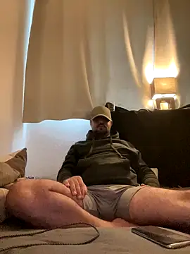 Snapshot of BimannSuedlaender chatting on 8, 9, 2025 BimannSuedlaender online show from 8, 9, 2025