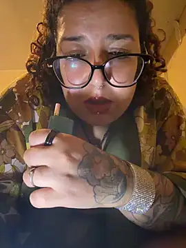 Snapshot of chiaretta_loveit chatting on 11, 11, 2025 chiaretta loveit online show from 11, 11, 2025