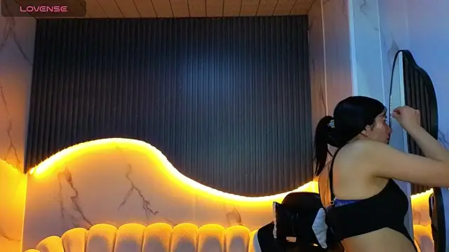 Eilyn love b online show from 20, 10, 2025