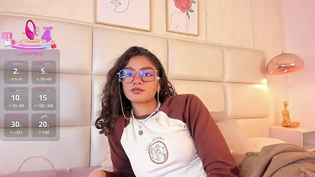 Snapshot of Puffy_Hearts chatting on 23, 10, 2025 Puffy Hearts online show from 23, 10, 2025