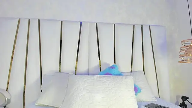 bonnie sm online show from 26, 9, 2025